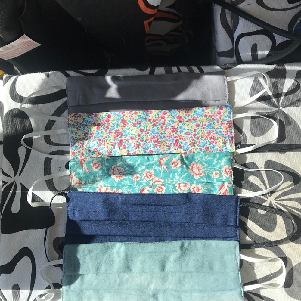 5 face masks with three layers of fabric